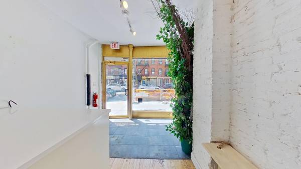 $6,000 / 600ft2 - !!!amazing location east village cafe/coffee Retail Prime !!! (East Village)63862610072707123