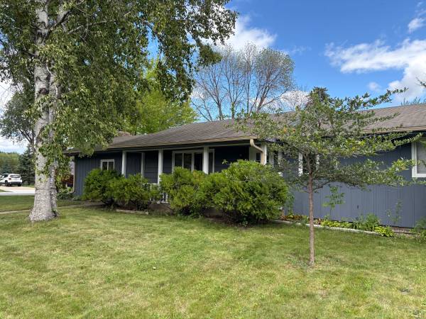 $3,200 / 5br - 2400ft2 - Spacious 5-Bedroom Home for Rent in Downtown Chanhassen (Chanhassen, MN)63666897869955121