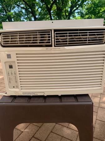 Pre-owned Frigidaire 8,000 BTU Window Air Conditioner 1