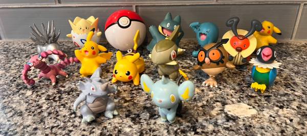 Vintage Pokémon figurines 1