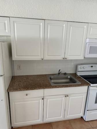 $1,650 ESTUDIO JUNTO A LA PLAYA CON COCINA COMPLETA (Deerfield Beach)63825137736707121