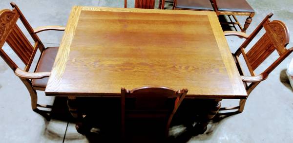 Solid oak wood antique dining table,7 padded chairs(2 arm) 1