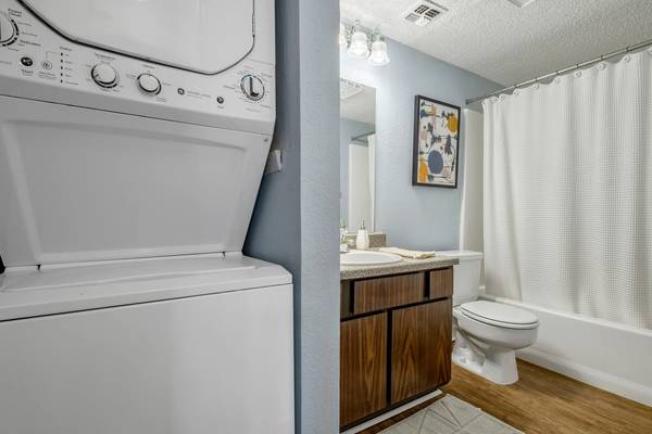 $750 / 1br - 700ft2 - Instalaciones de lavandería, grifo estilo de chef, ventilador de techo (8114 W. Britton Rd., Oklahoma City, OK)63670502940417121