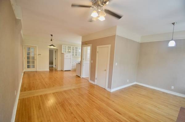 $1,895 / 1br - 700ft2 - Sunny Giant Top-Floor 1 Bed in Unique Vintage building. Heat included. (West Town)63959741677442121