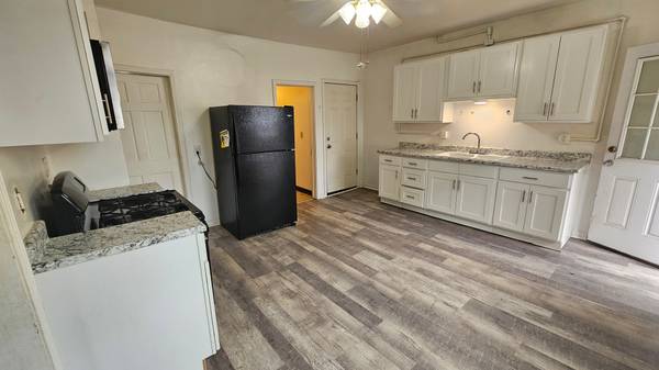 $775 / 1br - 750ft2 - 6922 Fullerton and E 71st St, 1 Bdrm (6922 Fullerton Ave, Up Rear)63860364127617123
