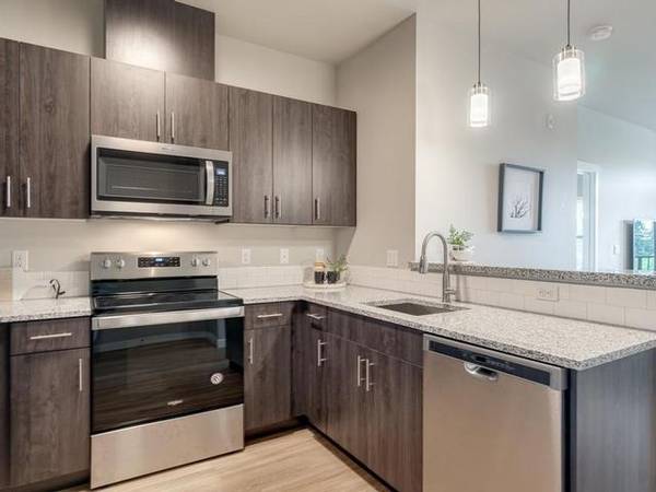 $2,169 / 3br - 1207ft2 - Near Everywhere You Want To Be - The Elwood in Happy Valley!63777362750083124