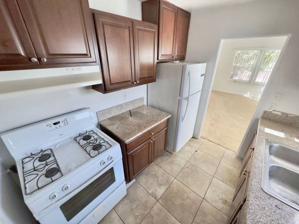 $2,250 / 1br - 1 habitación en Pacific Beach en Grand Avenue! $500 de descuento en el segundo mes de alquiler (San Diego)63663904756483121