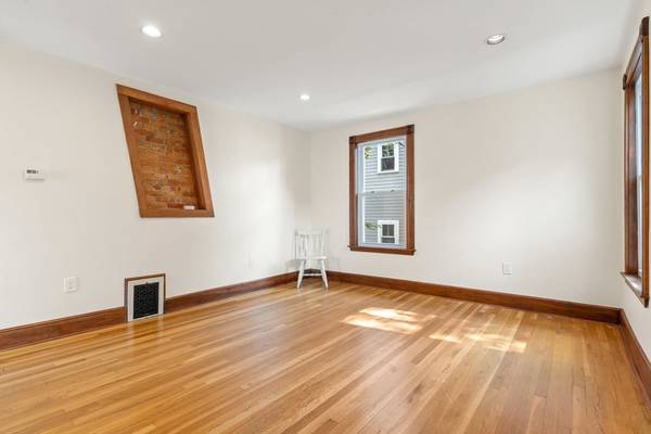 $3,600 / 3br - 1400ft2 - Unique Brookline 3 Bed For $3,600 AVAIL 10/1/25 (Brookline)63828337752451122