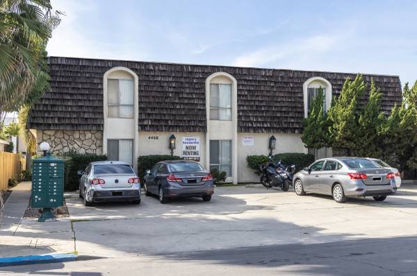 $2,216 / 2br - 785ft2 - Spacious 2 BR / 2 BA North Park Apartment - Half Month Free w/MI 9/10 (North Park)63663819544321121