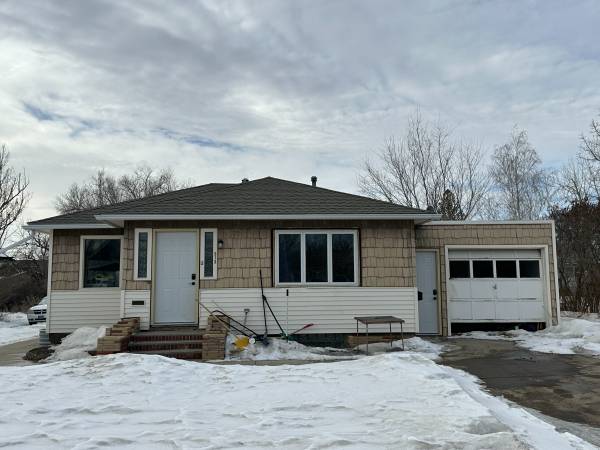 $199,000 / 3592ft2 - 5 Unit Apartment Complex for Sale in Plentywood (Plentywood)64010663751170120