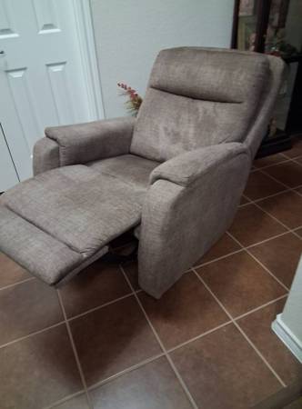 MAKE OFFER! Ross Rocking Recliner like New with Upgraded Fabric 1
