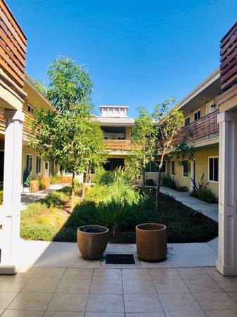 $2,285 / 1br - 708ft2 - Pisos de Madera Dura, Estufa de Gas, Termostato Electrónico (296 N Oakland Ave, Pasadena, CA)63700919837441120