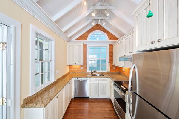 $1,335 / 1br - 662ft2 - Key West this meticulously maintained Conch Cottage (Key West)63944429895042124