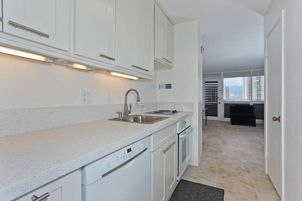 $2,000 / 1br - 675ft2 - Tradewinds Hotel - Furnished (1) Bedroom-All Utilities Included! (Waikiki - Ala Moana)63939527916035124