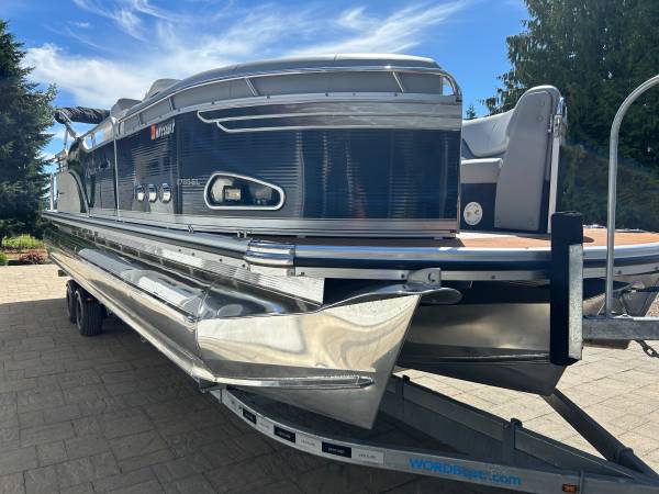 Barco con plataforma de pontones - $62,500 (Marysville)63471420467969122