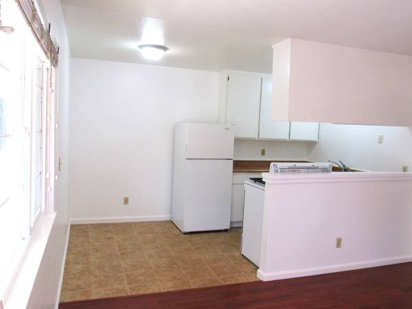 $1,950 / 1br - 1 bath upper unit, in a 4 plex (sonoma)64000755544963122