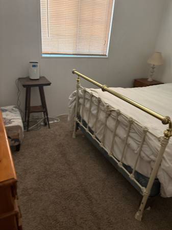 $555 / 3br - 1300ft2 - Room to rent (Jamestown)63952110156931122