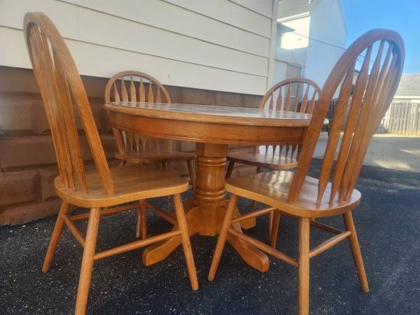 42 inch round kitchen table with 4 chairs 1