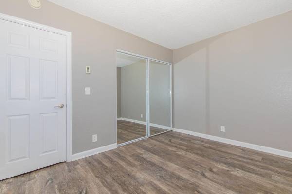 $2,220 / 2br - 812ft2 - Ceiling Fans, Covered Parking, Beautiful Landscaping (3760 North Way, Oceanside, CA)63998602939907123