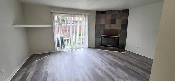 Spacious & Modern Townhouse- 1488fe 1