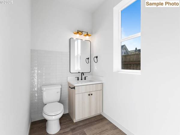 $1,000 / 3br - 1127ft2 - Seeking roommate: Oct. 1 - April 1 (Sunnyside)63820824577665122