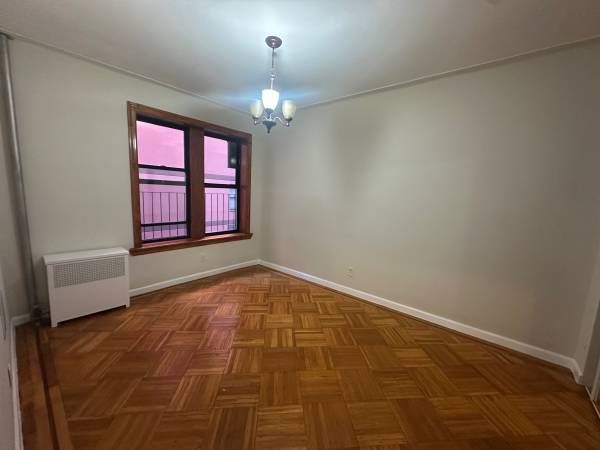 $2,100 / 1br - 1 bedroom 1 bath. Great area! (Midwood @Kingshway B & Q)63995823629570121