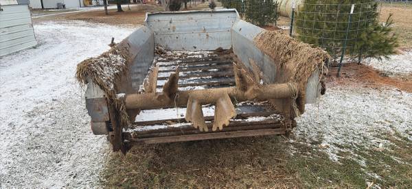 New Idea 3622 spreader 1