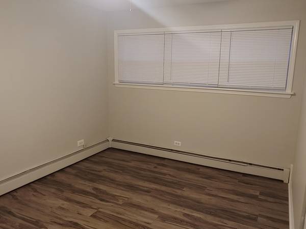 $2,500 / 3br - Spacious  Rogers Park 3 Bedroom 2 Bath - Includes Parking!!! (Chicago - Rogers Park)63918414799618123