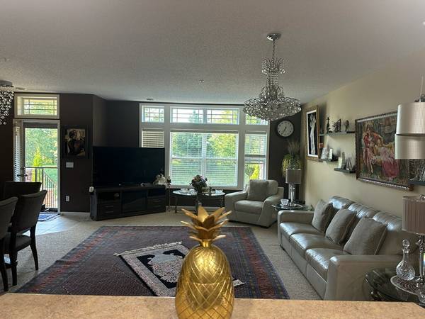 $1,900 / 2br - 1760ft2 - Share a new town home , fully furnished (Blaine)63868815410563120