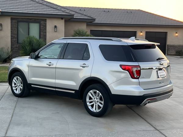 2017 FORD EXPLORER XLT - $15,50063469624637187123