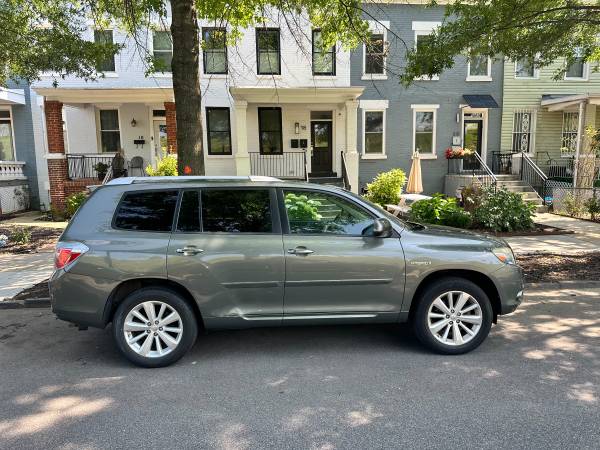 2010 Toyota Highlander Limited Hybrid SUV - $7,500 (NW DC)63616464091523127
