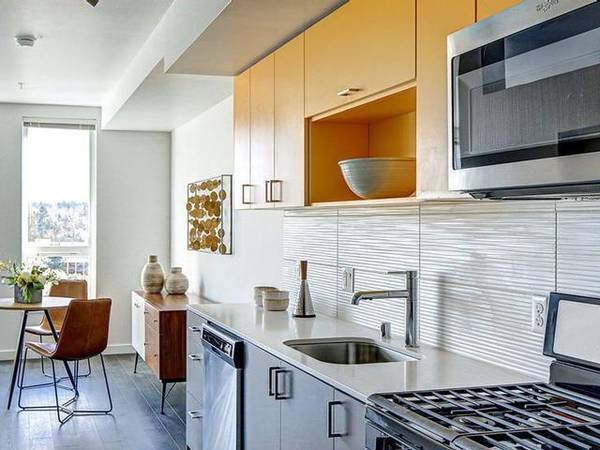 $2,643 / 613ft2 - Effortless Commute from this Studio/1 BA with Courtyard Views63814789177601120