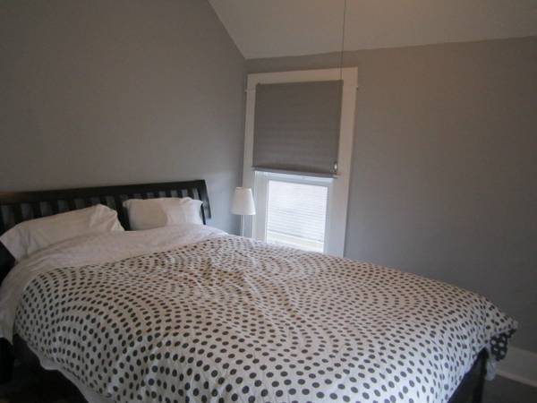 $75 / 2br - The Charmer - 2nd Floor Flat - Furnished -fully - (Bellingham - Columbia)63509634381187123