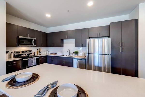$1,724 / 1br - 760ft2 - The Ultimate Work-Life Balance: Remote Working Spaces at Your Doorstep (Sunrise)63688607747969124