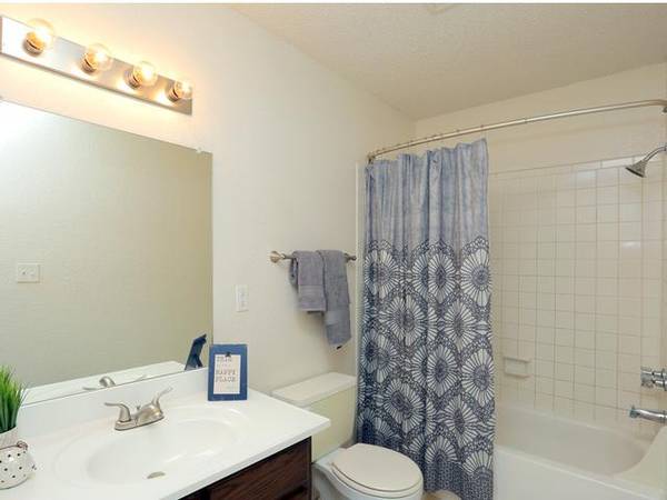 $720 / 1br - 650ft2 - Walk-in Closet with Shelves, Leinbach 30-Day Money Back Guarantee (Midtown)63981972871683122