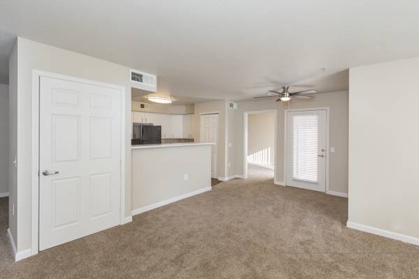 $1,620 / 2br - 1043ft2 - Amplio y espacioso apartamento de 2 habitaciones y 2 baños en la primera planta con $750 de descuento en total al mudarse (Cimmaron Hills)63686815185155120