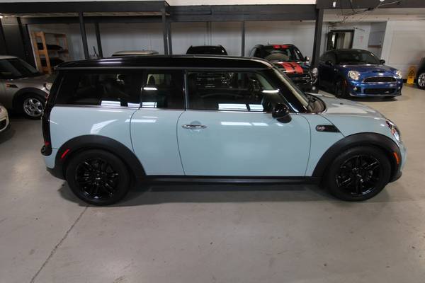 2013 R55 MINI CLUBMAN ICE BLUE Frenos nuevos Cadena de distribución INTERCAMBIO - $7,500 (Especializados solo en MINI / Salón interior)63617251008897122