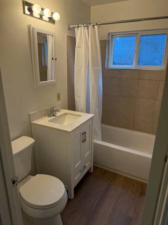 $1,550 / 2br - Remodeled 2BR | Near Downtown | Parking + Onsite Laundry (Santa Rosa)63657946689409124