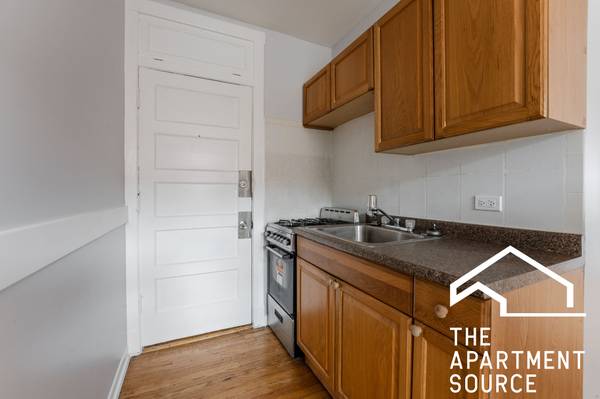 $1,250 Spacious PRIME Logan Square Studio 1 block away from Blue Line (Logan Square)64041643537025121