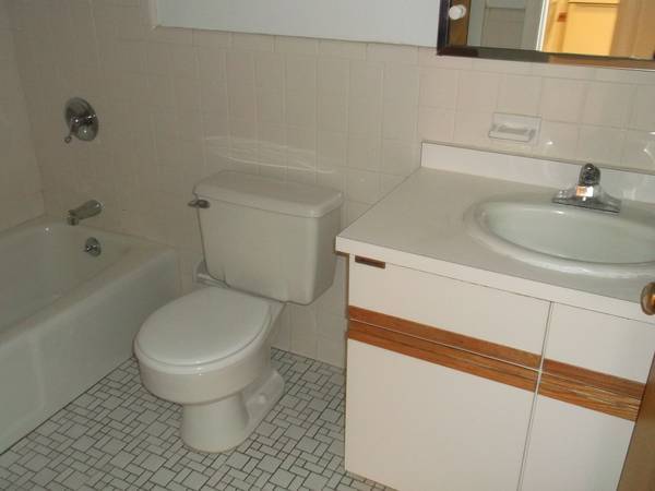 $2,650 / 2br - Sunny! Beautiful 2 Bd 1 bath avail in desirable Newton, No Fee! (Newton)64034777073282124