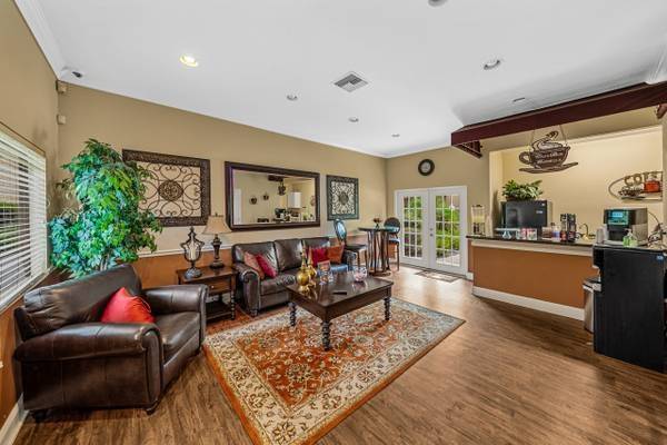 $989 / 1br - 470ft2 - Just What You’ve Been Looking For (Minutes to grocery & essentials)64014801181825121