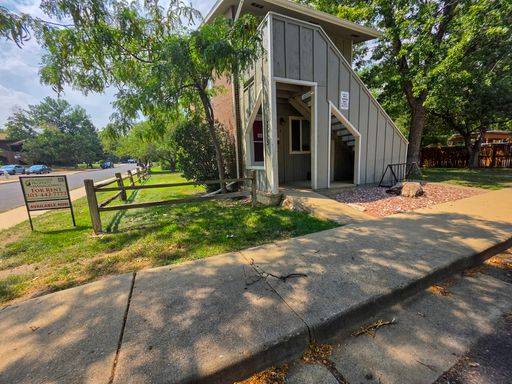 *AVAILABLE NOW* 1 bedroom Upper Level Apartment in North Boulder 1