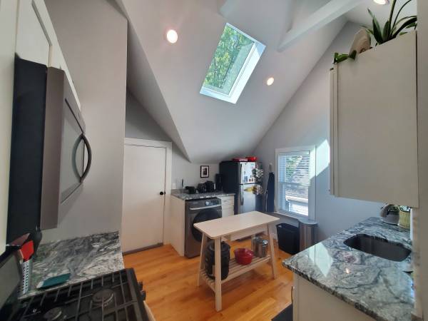 $2,850 / 2br - 825ft2 - ========▶ Renovación Integral ▶ Techos Altos ▶ Claraboyas ▶ Aire Acondicionado Central (Medford)63856338966529123