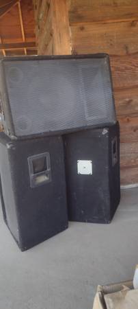 DJ speakers (3) 1
