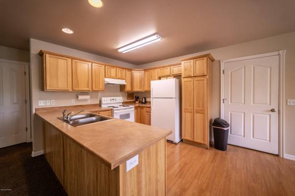 $2,000 / 3br - 1304ft2 - 8212 W Donna Marie Ln #163991793549314122