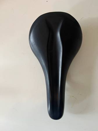 Specialized Bridge Sport Saddle 143mm 1