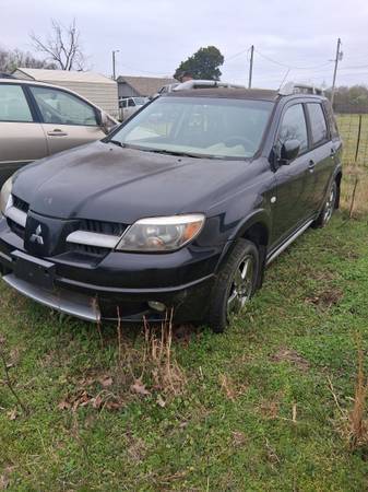 Parting out a 2006 Mitsubishi outlander 1