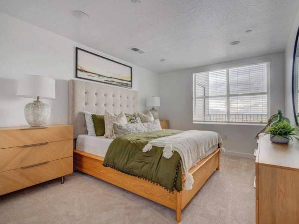 $1,707 / 2br - 954ft2 - Stainless Steel Appliance Package, Bike Storage, Pet Park & Wash (Herriman)63670955194497122