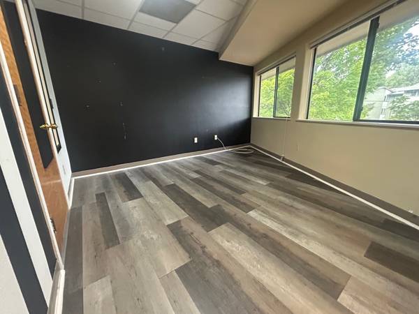 $418 / 294ft2 - Suite Ejecutiva Disponible 264 SF (Tigard)63672512306945120