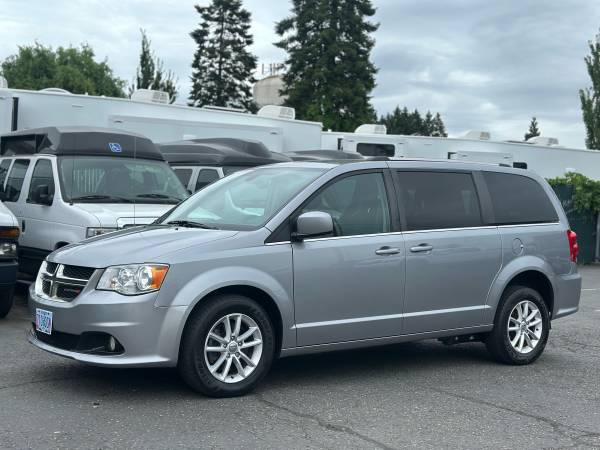 2019 Dodge Grand Caravan SXT - CARGA TRASERA / ¡SOLO 43,000 MILLAS! - $34,991 (Van para silla de ruedas en Beaverton)63441451169921121
